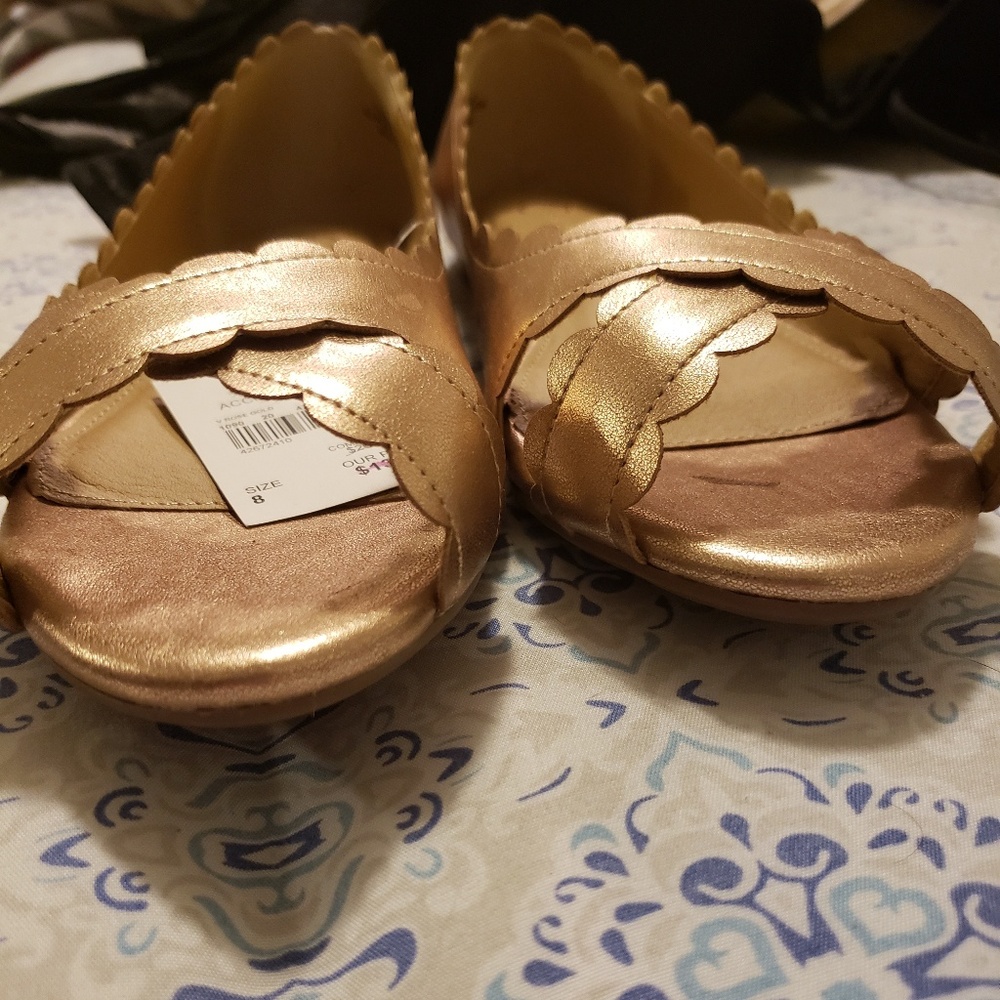 Peep toe flats
